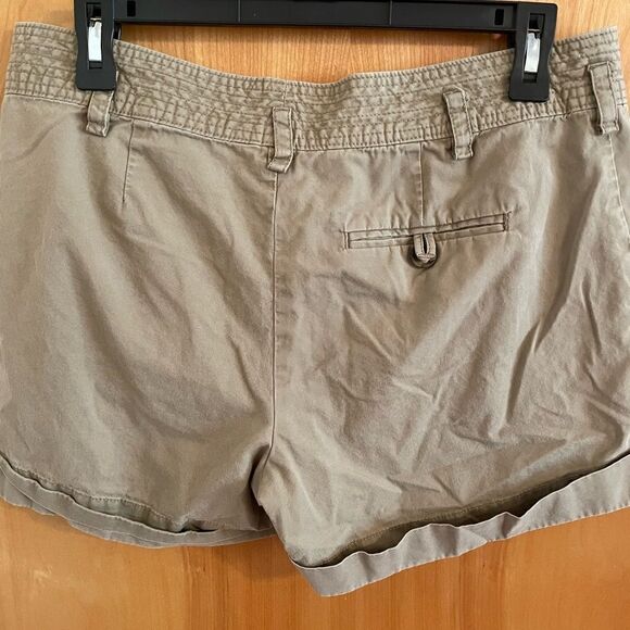 Banana republic khaki shorts size 10 - Picture 2 of 5